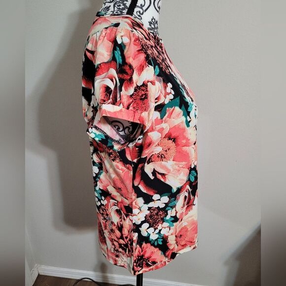 Worthington woman's PL Floral design top‎ - Picture 2 of 5